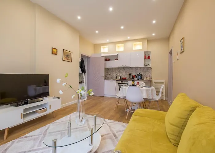 Modern 2 Bedroom Apartment Next To Vitosha Str.