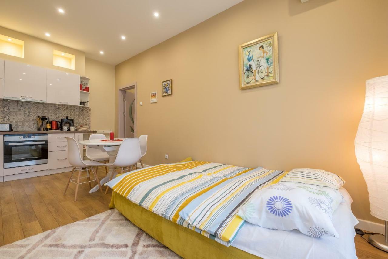 Modern 2 Bedroom Next To Vitosha Str. Apartament Sofia