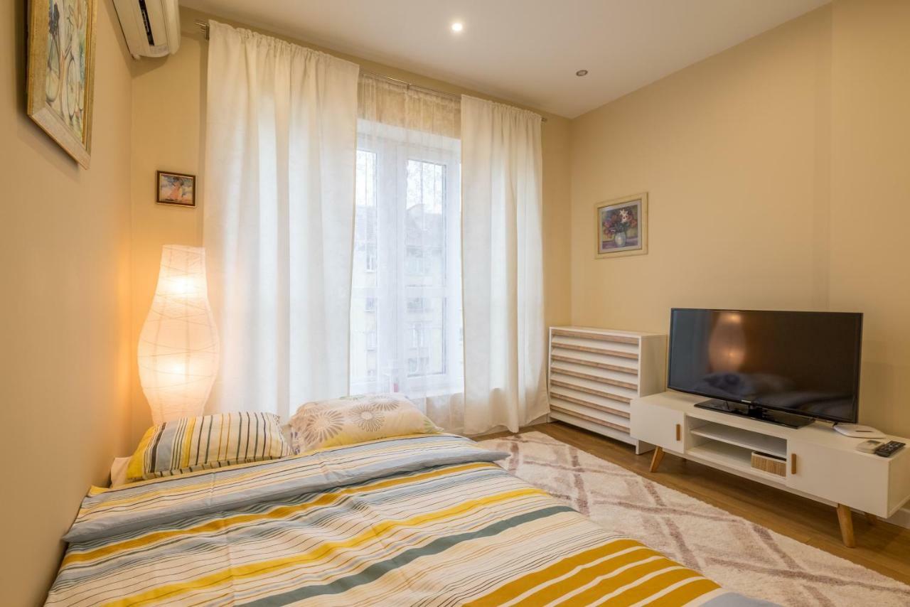 Modern 2 Bedroom Next To Vitosha Str. Apartament
