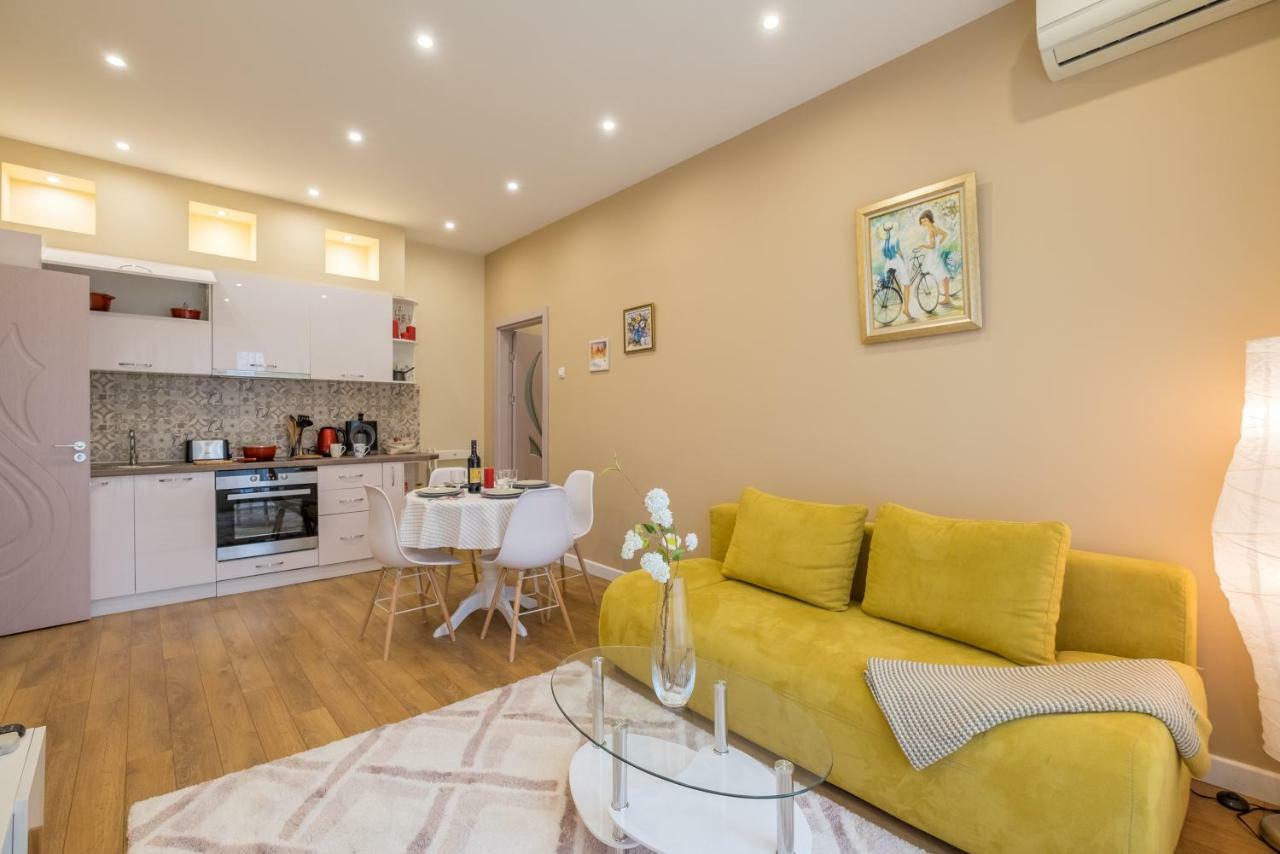 Modern 2 Bedroom Next To Vitosha Str. Sofia