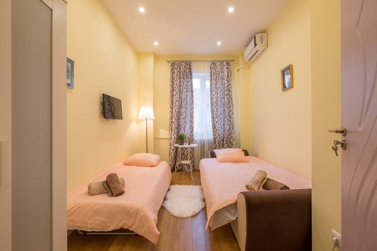 Modern 2 Bedroom Next To Vitosha Str.