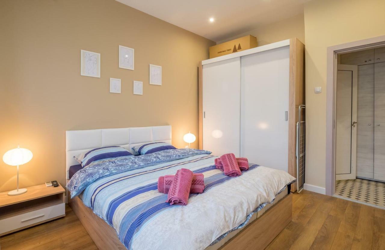 Modern 2 Bedroom Next To Vitosha Str.