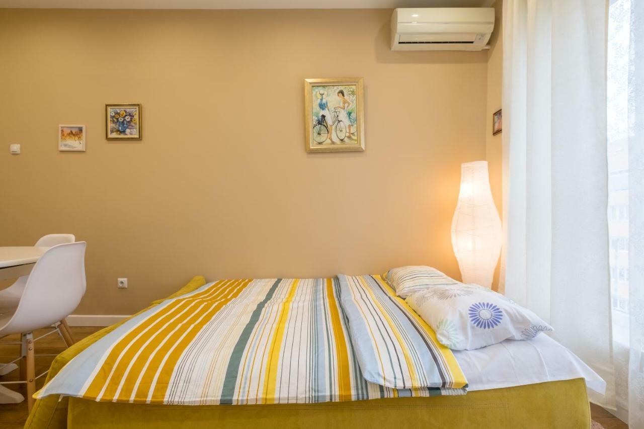 Modern 2 Bedroom Next To Vitosha Str.