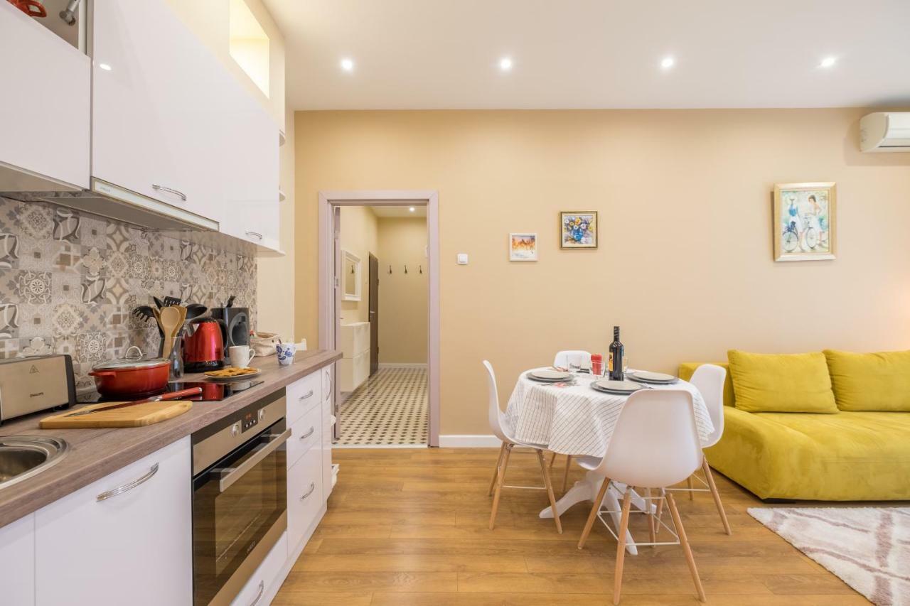 Modern 2 Bedroom Next To Vitosha Str. *