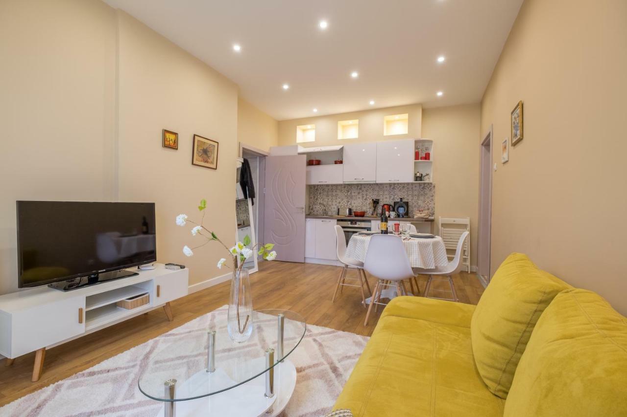 Modern 2 Bedroom Next To Vitosha Str. Apartament Sofia