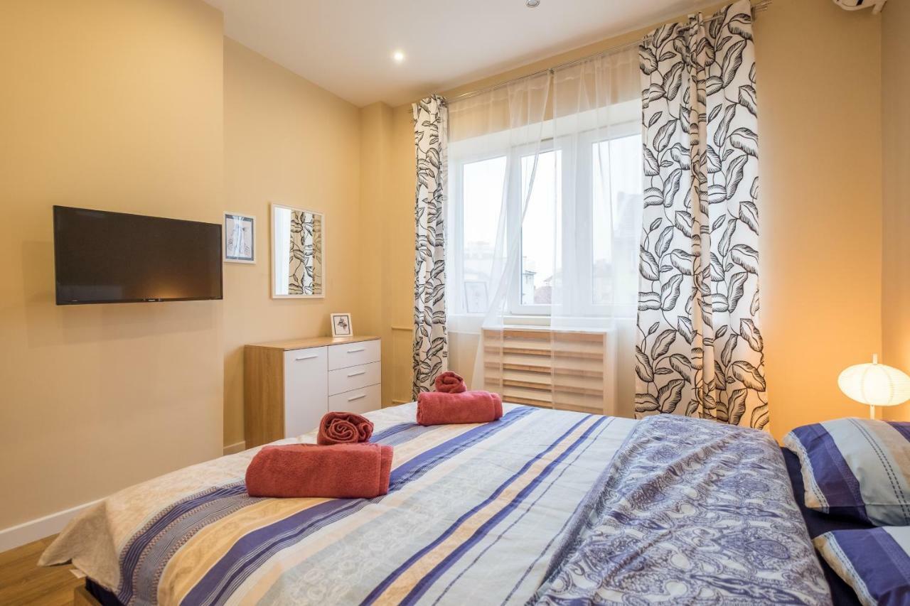 Modern 2 Bedroom Next To Vitosha Str. Apartament Sofia