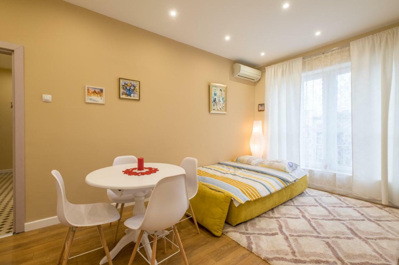Modern 2 Bedroom Next To Vitosha Str. Sofia