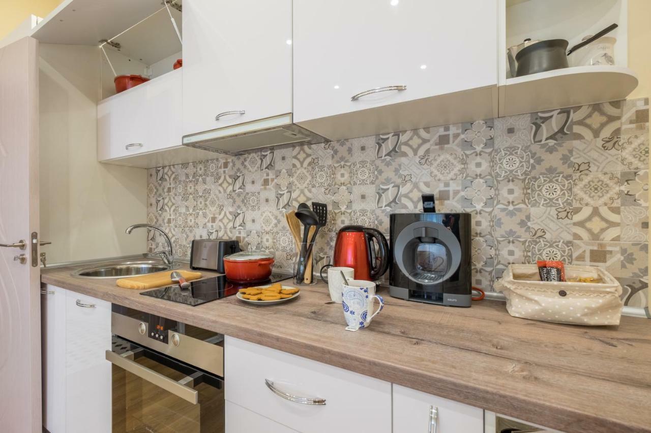 Modern 2 Bedroom Next To Vitosha Str. Apartament