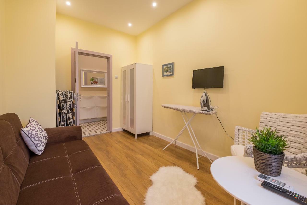 Modern 2 Bedroom Next To Vitosha Str. Apartament
