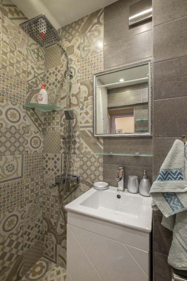 Modern 2 Bedroom Next To Vitosha Str. *